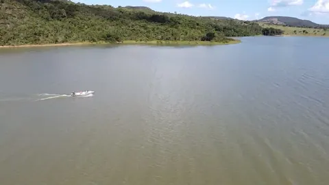 Lancha e jet ski no Corumbá IV: regras da Marinha