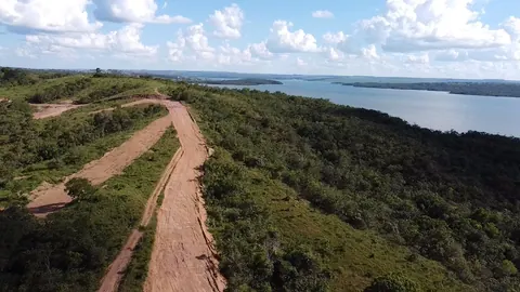 Casa em terreno declive no Lago Corumbá IV: como projetar