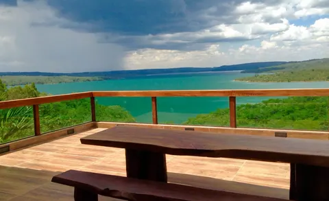 Píer na casa de lago: regras no Corumbá IV e custo