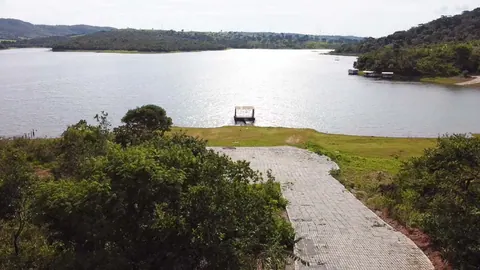 Segurança na casa de lago: portaria, câmera, alarme e seguro