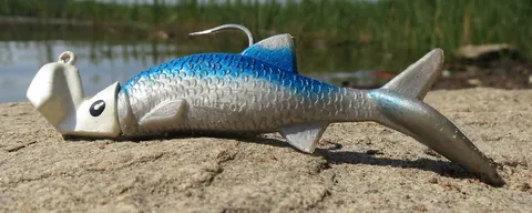 Iscas e equipamentos de pesca no Lago Corumbá IV
