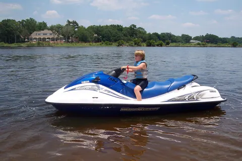 Jet ski no Lago Corumbá IV: habilitação, preço e regras